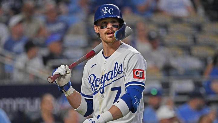 May 26, 2026; Kansas City, Missouri, USA;  Kansas City Royals shortstop Bobby Witt Jr. (7) walks back to the dugout after striking out in the sixth inning against the New York Yankees at Kauffman Stadium. Mandatory Credit: Peter Aiken-Imagn Images