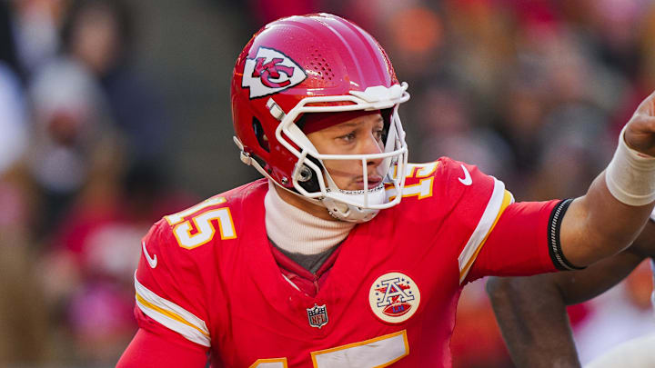 Dec 14, 2025; Kansas City, Missouri, USA; Kansas City Chiefs quarterback Patrick Mahomes (15) scrambles against Los Angeles Chargers linebacker Odafe Oweh (98) during the second half at GEHA Field at Arrowhead Stadium. Mandatory Credit: Jay Biggerstaff-Imagn Images Dec 14, 2025; Kansas City, Missouri, USA; Kansas City Chiefs quarterback Patrick Mahomes (15) scrambles against Los Angeles Chargers linebacker Odafe Oweh (98) during the second half at GEHA Field at Arrowhead Stadium. Mandatory Credit: Jay Biggerstaff-Imagn Images