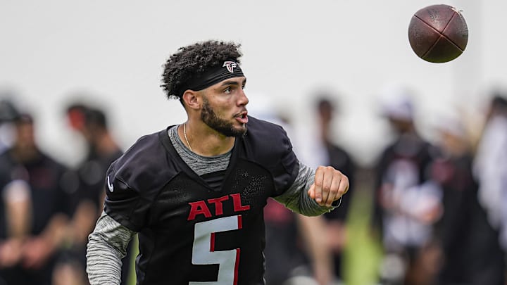 Jun 11, 2025; Atlanta, GA, USA; Atlanta Falcons wide receiver Drake London (5) warms up during Minicamp at Children's Healthcare of Atlanta Training Ground. Mandatory Credit: Dale Zanine-Imagn Images Jun 11, 2025; Atlanta, GA, USA; Atlanta Falcons wide receiver Drake London (5) warms up during Minicamp at Children's Healthcare of Atlanta Training Ground. Mandatory Credit: Dale Zanine-Imagn Images