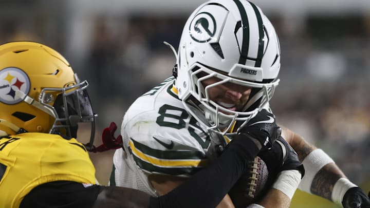Green Bay Packers tight end Tucker Kraft (85) runs after the catch against Pittsburgh Steelers cornerback Joey Porter Jr. 