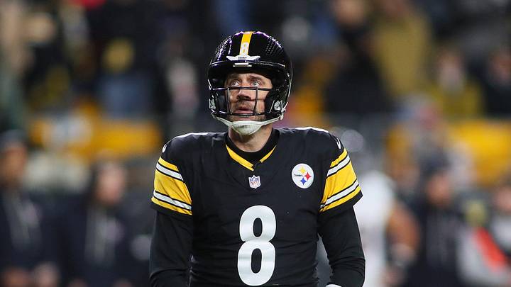 Pittsburgh Steelers quarterback Aaron Rodgers Pittsburgh Steelers quarterback Aaron Rodgers