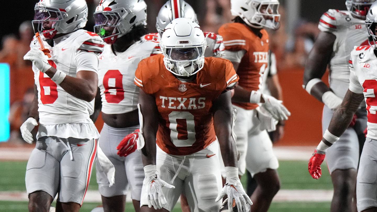 Where Texas Longhorns Rank in New AP Top 25 After Stunning Ohio State