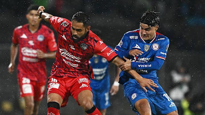 Joaquín Esquivel y Luka Romero compiten por el esférico