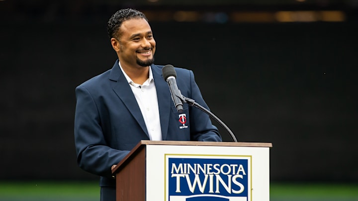 Johan Santana disputó 12 temporadas en la MLB, y uno de los equipos de los que formó parte fue los Mellizos de Minnesota 