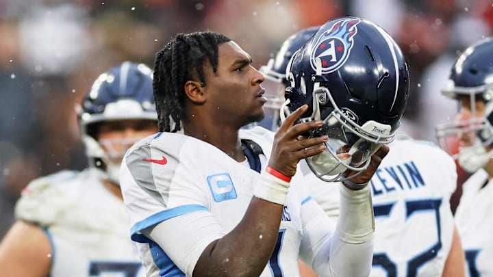 Tennessee Titans quarterback Cam Ward (1)