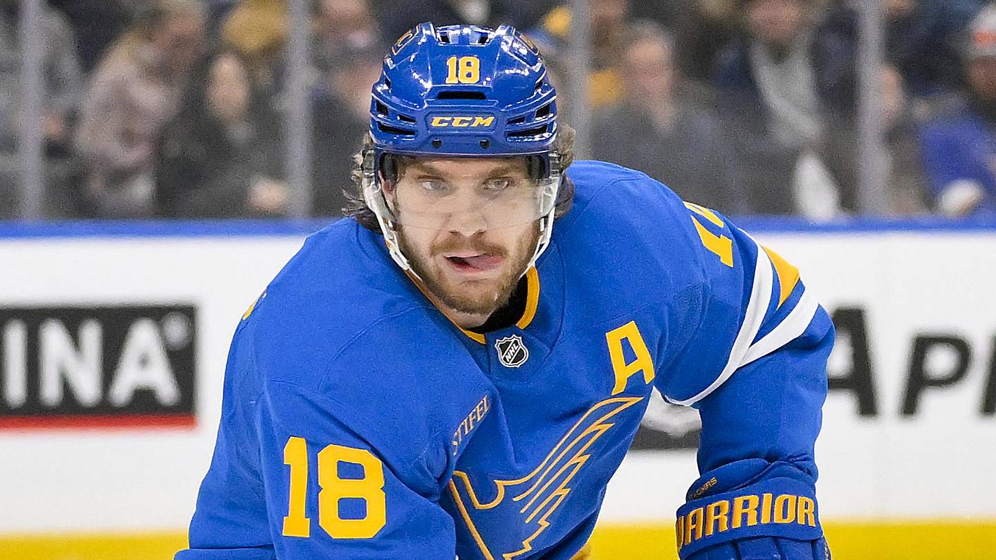 Blues Eye Trade for Robert Thomas Amid Playoff Push