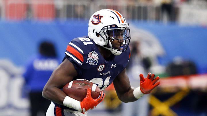 Jan 1, 2018; Atlanta, GA, USA; Auburn Tigers running back Kerryon Johnson (21) runs the ball against the Central Florida Knights in the second quarter in the 2018 Peach Bowl at Mercedes-Benz Stadium. Mandatory Credit: Brett Davis-Imagn Images