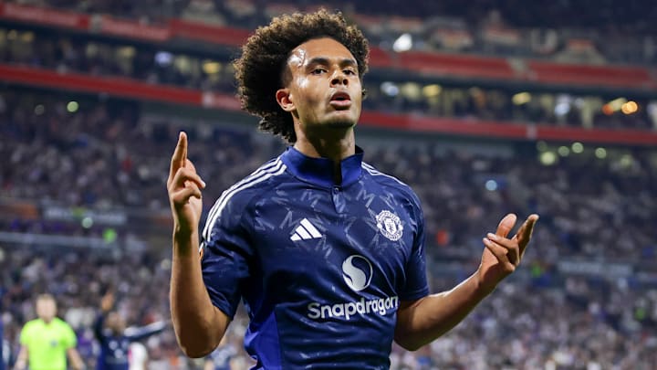 Joshua Zirkzee picked up a minor problem at the start of pre-season.