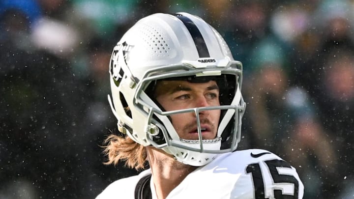 Dec 14, 2025; Philadelphia, Pennsylvania, USA; Las Vegas Raiders quarterback Kenny Pickett (15) looks to throw the ball against the Philadelphia Eagles during the first quarter at Lincoln Financial Field. Mandatory Credit: Eric Hartline-Imagn Images Dec 14, 2025; Philadelphia, Pennsylvania, USA; Las Vegas Raiders quarterback Kenny Pickett (15) looks to throw the ball against the Philadelphia Eagles during the first quarter at Lincoln Financial Field. Mandatory Credit: Eric Hartline-Imagn Images
