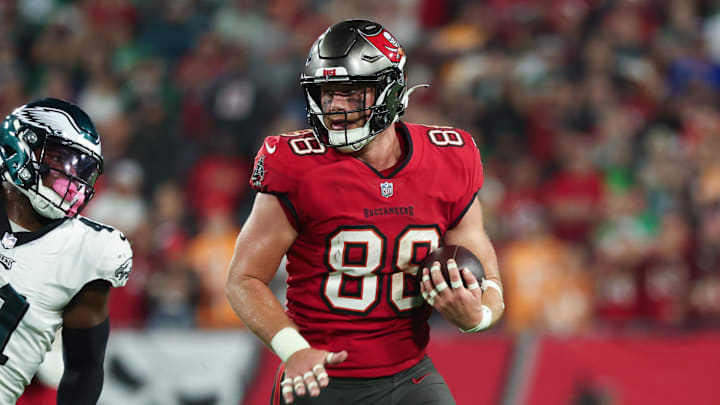 Jan 15, 2024; Tampa, Florida, USA; Tampa Bay Buccaneers tight end Cade Otton (88) runs the ball after a reception as Philadelphia Eagles linebacker Nicholas Morrow (41) pursues during the first half of a 2024 NFC wild card game at Raymond James Stadium. Mandatory Credit: Kim Klement Neitzel-Imagn Images Jan 15, 2024; Tampa, Florida, USA; Tampa Bay Buccaneers tight end Cade Otton (88) runs the ball after a reception as Philadelphia Eagles linebacker Nicholas Morrow (41) pursues during the first half of a 2024 NFC wild card game at Raymond James Stadium. Mandatory Credit: Kim Klement Neitzel-Imagn Images
