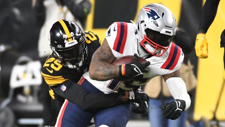 Where will veteran RB Ezekiel Elliott sign this offseason? 