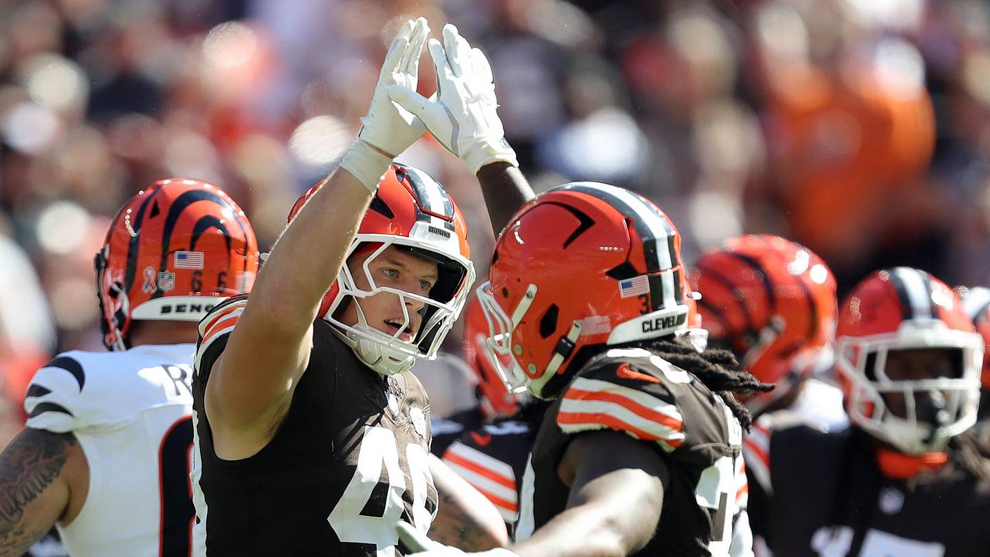 Recent NFL linebacker rankings raise an obvious Carson Schwesinger question
