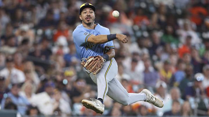 May 30, 2026; Houston, Texas, USA; Milwaukee Brewers third baseman David Hamilton (6) throws to first base on a play during the eighth inning against the Houston Astros at Daikin Park. Mandatory Credit: Troy Taormina-Imagn Images