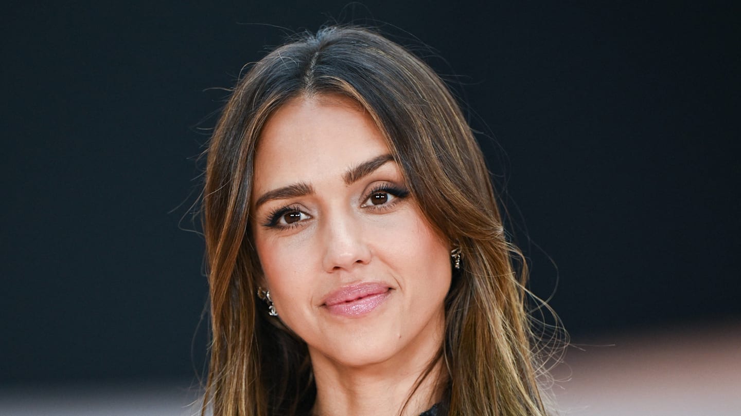 Joe Burrow, Jessica Alba Dating Rumor Gets Unfortunate Update