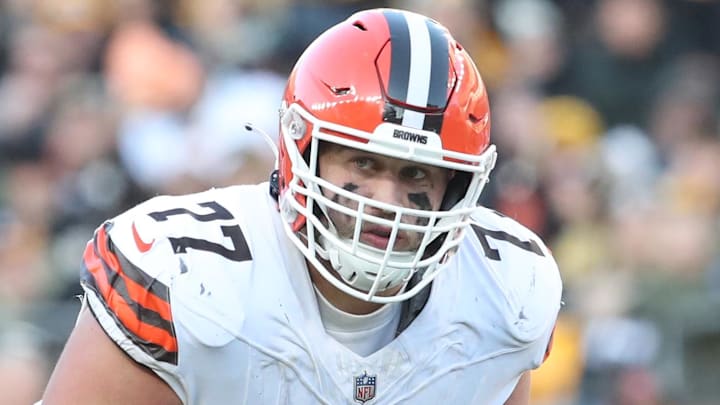 Dec 8, 2024; Pittsburgh, Pennsylvania, USA; Cleveland Browns guard Wyatt Teller (77) at the line of scrimmage against the Pittsburgh Steelers during the fourth quarter at Acrisure Stadium. Mandatory Credit: Charles LeClaire-Imagn Images Dec 8, 2024; Pittsburgh, Pennsylvania, USA; Cleveland Browns guard Wyatt Teller (77) at the line of scrimmage against the Pittsburgh Steelers during the fourth quarter at Acrisure Stadium. Mandatory Credit: Charles LeClaire-Imagn Images