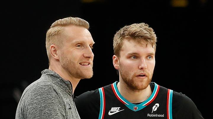 Mar 27, 2026; Memphis, Tennessee, USA; Memphis Grizzlies head coach Tuomas Iisalo talks with guard Cam Spencer (24) during the third quarter against the Houston Rockets at FedExForum. Mandatory Credit: Petre Thomas-Imagn Images Mar 27, 2026; Memphis, Tennessee, USA; Memphis Grizzlies head coach Tuomas Iisalo talks with guard Cam Spencer (24) during the third quarter against the Houston Rockets at FedExForum. Mandatory Credit: Petre Thomas-Imagn Images