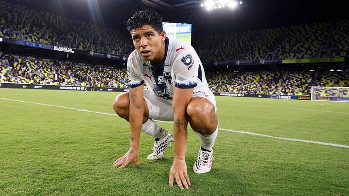 Víctor Guzmán comandaría la defensa ante las ausencias de Carlos Salcedo y Stefan Medina Víctor Guzmán comandaría la defensa ante las ausencias de Carlos Salcedo y Stefan Medina