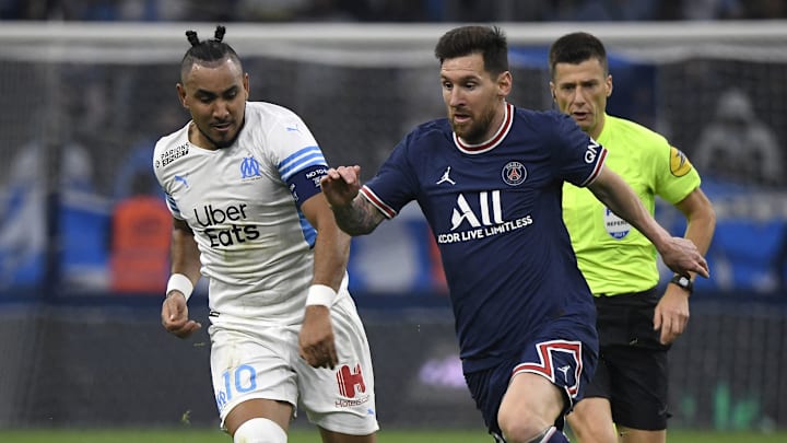 Dimitri Payet en duel face à Lionel Messi.