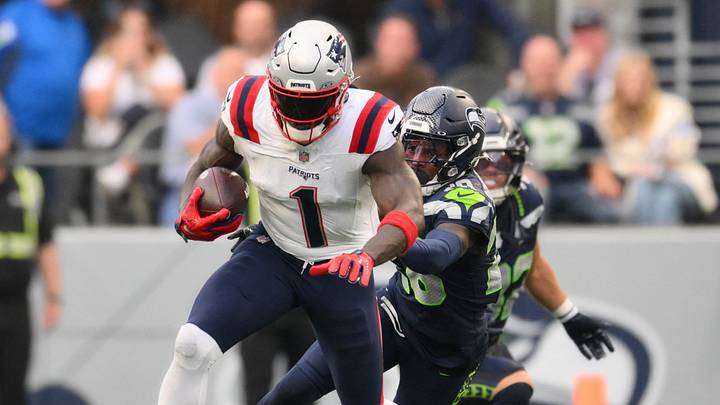 Sep 9, 2026; Seattle, Washington, USA; New England Patriots wide receiver A.J. Brown (1) runs after a catch during the second quarter against the Seattle Seahawks at Lumen Field. Mandatory Credit: Steven Bisig-Imagn Images Sep 9, 2026; Seattle, Washington, USA; New England Patriots wide receiver A.J. Brown (1) runs after a catch during the second quarter against the Seattle Seahawks at Lumen Field. Mandatory Credit: Steven Bisig-Imagn Images