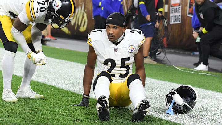 Pittsburgh Steelers v Cleveland Browns