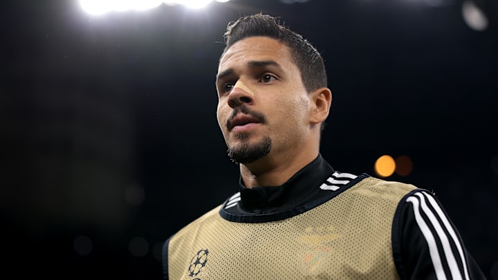 Lucas Veríssimo é anunciado pelo Santos, mas não tem data para chegar ao Brasil