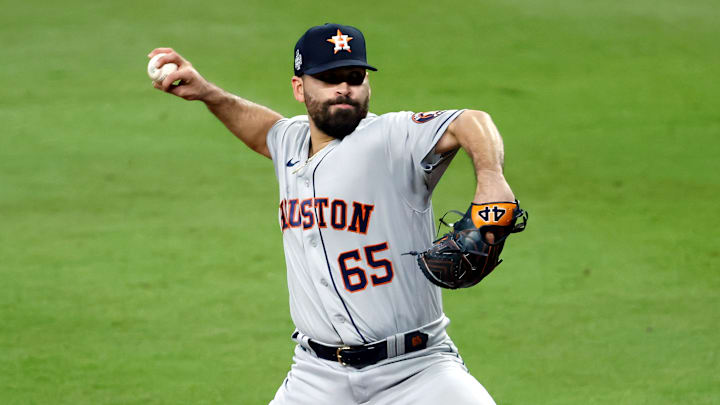 José Urquidy hizo un relevo de un inning en el quinto juego de la Serie Mundial