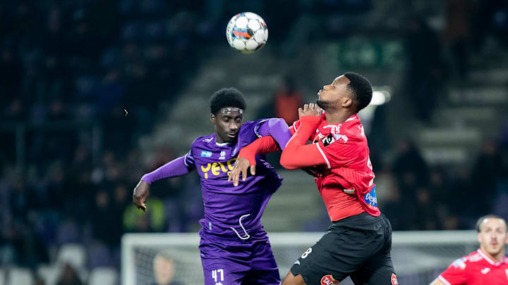 Toronto FC sign French defender Nicksoen Gomis from English club Sheffield United FC