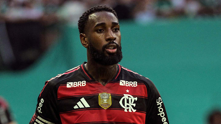 Gerson virou alvo de protestos da torcida do Flamengo