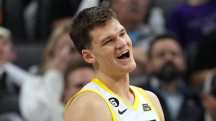 The Lakers have given the Warriors a blueprint on targeting restricted free agents The Lakers have given the Warriors a blueprint on targeting restricted free agents