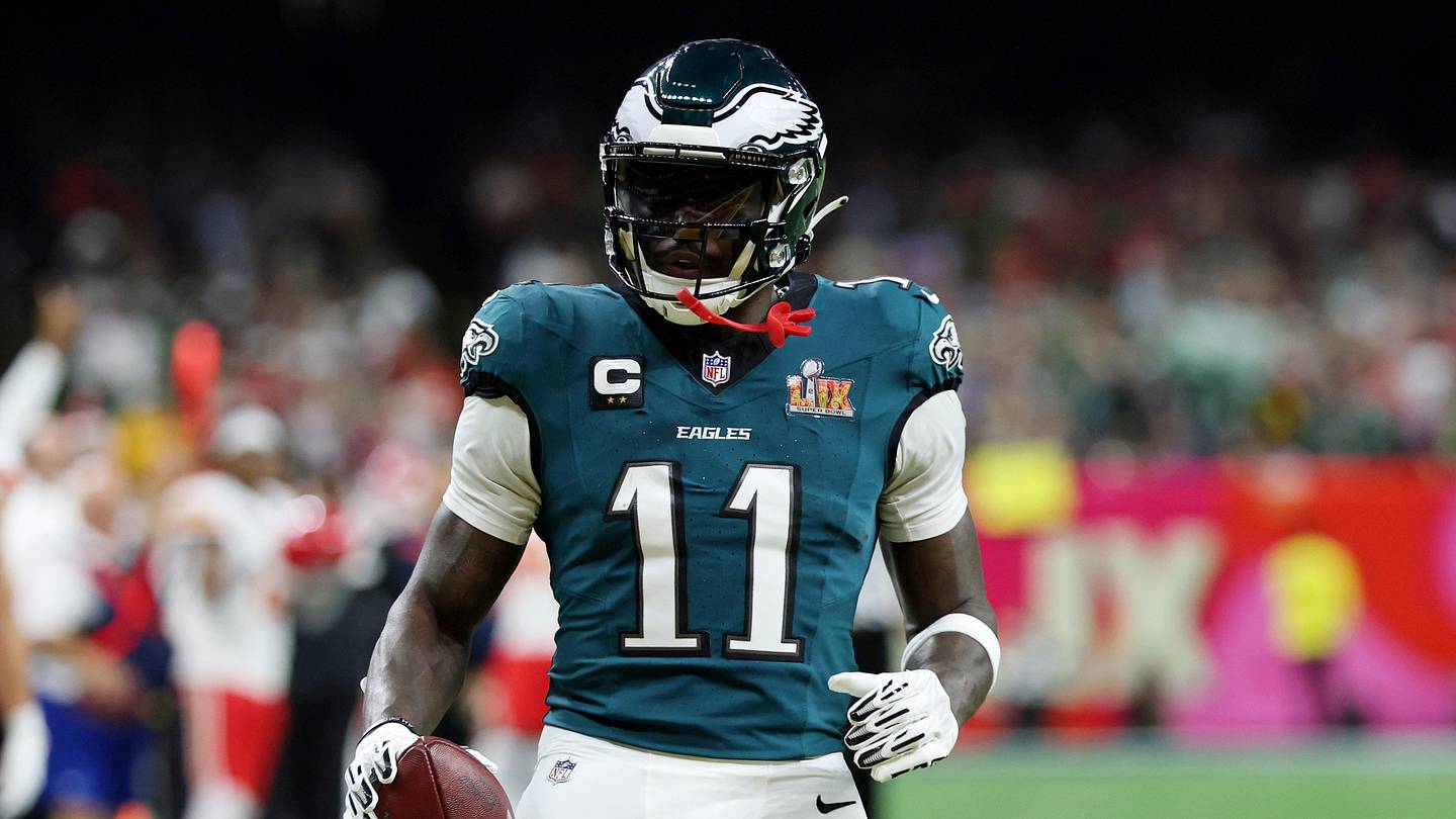 Patriots Swing Big, Officially Aquire WR A.J. Brown From Eagles