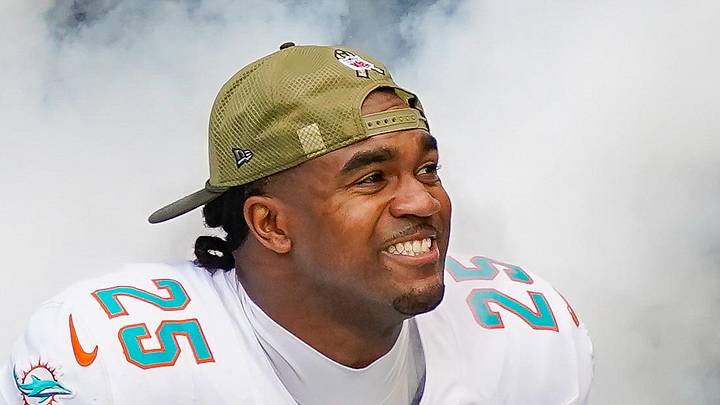 Miami Dolphins linebacker Tyrel Dodson