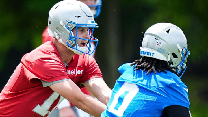 Detroit Lions quarterback Jared Goff (16) hands the ball to running back Jahmyr Gibbs (0) during OTA practice