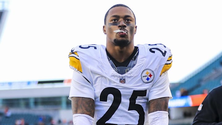 Dec 1, 2024; Cincinnati, Ohio, USA; Pittsburgh Steelers safety DeShon Elliott (25) runs off the field after the victory over the Cincinnati Bengals at Paycor Stadium. Mandatory Credit: Katie Stratman-Imagn Images