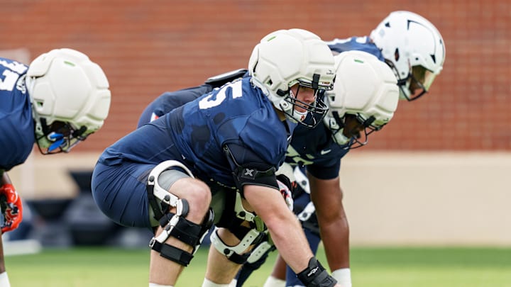 Connor Lew leads a rebuilt Auburn Tigers offensive line.