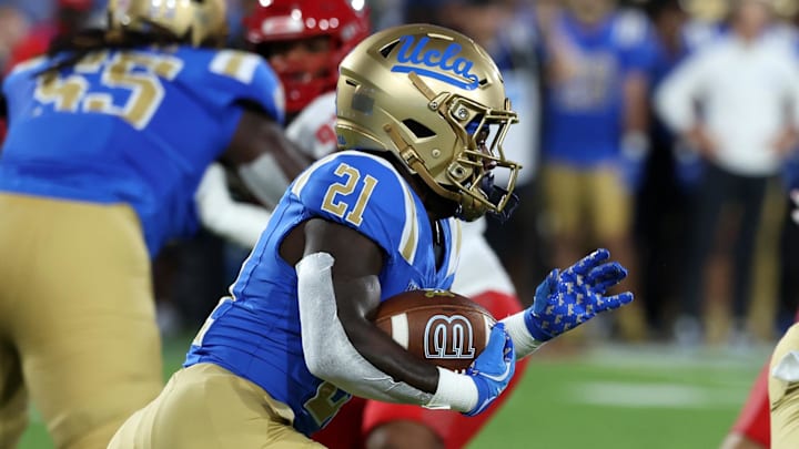 Sep 12, 2025; Pasadena, California, USA; UCLA Bruins running back Jaivian Thomas (21) runs with the ball during the first quarter against the New Mexico Lobos at Rose Bowl. Mandatory Credit: Kiyoshi Mio-Imagn Images Sep 12, 2025; Pasadena, California, USA; UCLA Bruins running back Jaivian Thomas (21) runs with the ball during the first quarter against the New Mexico Lobos at Rose Bowl. Mandatory Credit: Kiyoshi Mio-Imagn Images
