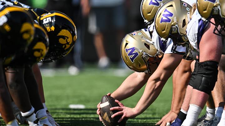 Oct 12, 2024; Iowa City, Iowa, USA; The line of scrimmage between the Iowa Hawkeyes and the Washington Huskies during the second quarter at Kinnick Stadium. Mandatory Credit: Jeffrey Becker-Imagn Images Oct 12, 2024; Iowa City, Iowa, USA; The line of scrimmage between the Iowa Hawkeyes and the Washington Huskies during the second quarter at Kinnick Stadium. Mandatory Credit: Jeffrey Becker-Imagn Images