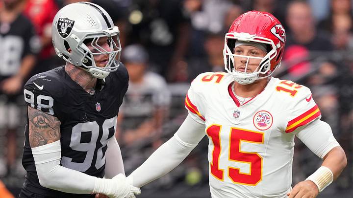 Oct 4, 2026; Paradise, Nevada, USA; Kansas City Chiefs quarterback Patrick Mahomes (15) and Las Vegas Raiders defensive end Maxx Crosby (98) in action during the second quarter at Allegiant Stadium. Mandatory Credit: Joe Camporeale-Imagn Images Oct 4, 2026; Paradise, Nevada, USA; Kansas City Chiefs quarterback Patrick Mahomes (15) and Las Vegas Raiders defensive end Maxx Crosby (98) in action during the second quarter at Allegiant Stadium. Mandatory Credit: Joe Camporeale-Imagn Images