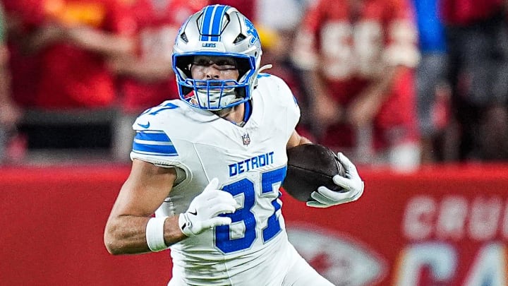 Detroit Lions tight end Sam LaPorta (87) runs against Kansas City Chiefs during the first half at Arrowhead Stadium 