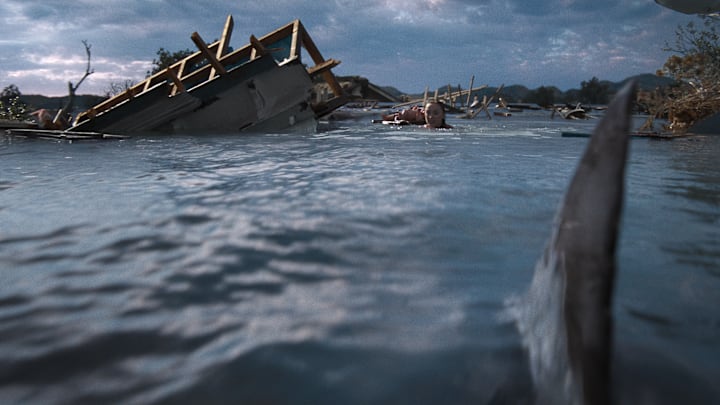 Phoebe Dynevor as Lisa in Thrash