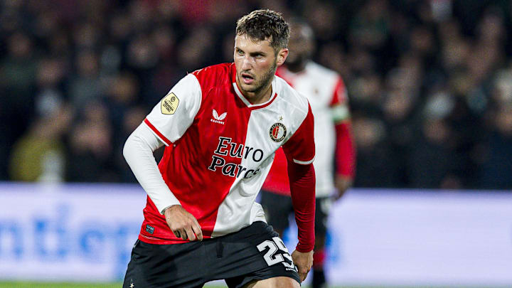 El buen accionar del mexicano Santiago Giménez con el Feyenoord Rotterdam lo han puesto en la mira de la Serie A y Premier League.