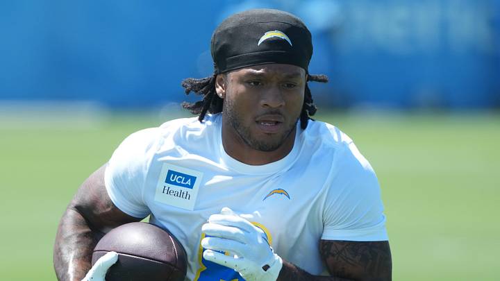 May 19, 2026; El Segundo, CA, USA; Los Angeles Chargers running back Omarion Hampton (8) carries the ball during offseason workouts at The Bolt. Mandatory Credit: Kirby Lee-Imagn Images May 19, 2026; El Segundo, CA, USA; Los Angeles Chargers running back Omarion Hampton (8) carries the ball during offseason workouts at The Bolt. Mandatory Credit: Kirby Lee-Imagn Images