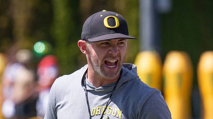 Oregon tight ends coach Drew Mehringer works with players during practice with the Ducks Wednesday, Aug. 14 2024 at the Hatfield-Dowlin Complex in Eugene, Ore. Oregon tight ends coach Drew Mehringer works with players during practice with the Ducks Wednesday, Aug. 14 2024 at the Hatfield-Dowlin Complex in Eugene, Ore.