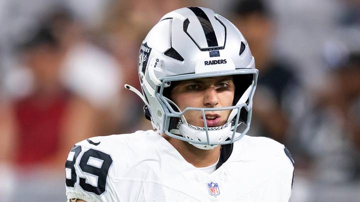 Aug 23, 2025; Glendale, Arizona, USA; Las Vegas Raiders tight end Brock Bowers (89) against the Arizona Cardinals during a preseason NFL game at State Farm Stadium. Mandatory Credit: Mark J. Rebilas-Imagn Images Aug 23, 2025; Glendale, Arizona, USA; Las Vegas Raiders tight end Brock Bowers (89) against the Arizona Cardinals during a preseason NFL game at State Farm Stadium. Mandatory Credit: Mark J. Rebilas-Imagn Images
