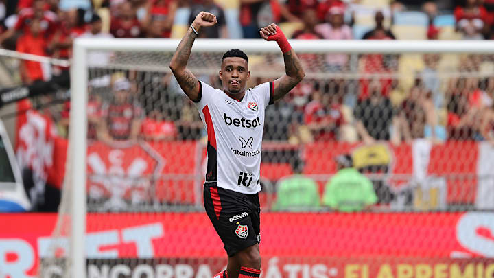 Alerrandro fez um grande Brasileirão pelo Vitória