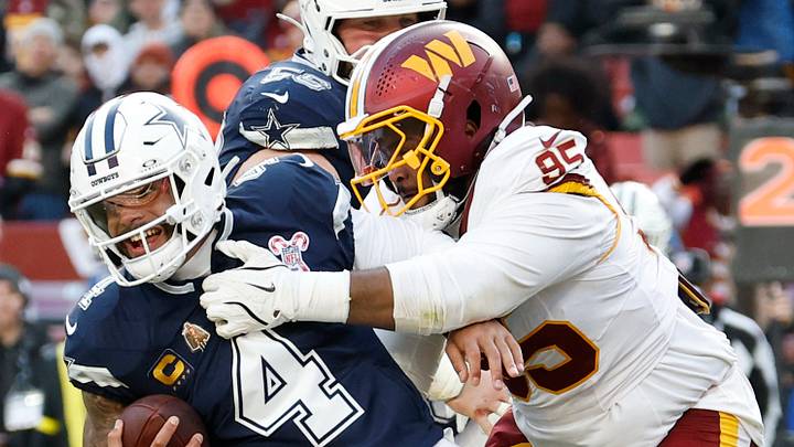 Washington Commanders defensive lineman Johnny Newton Washington Commanders defensive lineman Johnny Newton