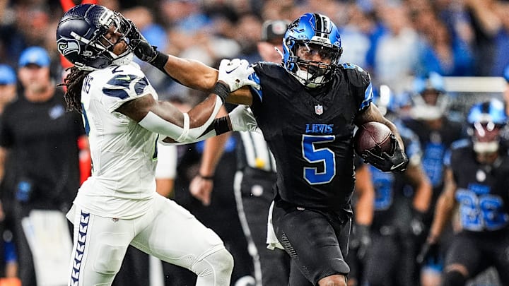 Detroit Lions running back David Montgomery (5) runs for a first down against Seattle Seahawks 