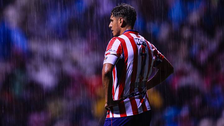 Luis Romo volvió a ser titular, lo que ha generado críticas por parte de la afición rojiblanca Luis Romo volvió a ser titular, lo que ha generado críticas por parte de la afición rojiblanca