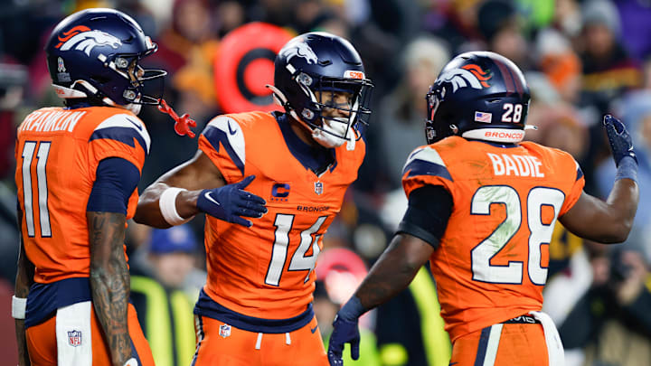 Broncos receiver Courtland Sutton, center, caught a touchdown in the final 30 seconds of the first half of Sunday’s win.