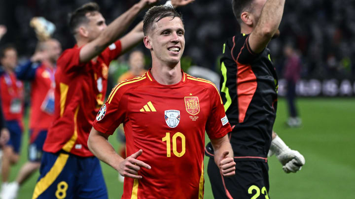Dani Olmo é meia-atacante e tem 26 anos Dani Olmo é meia-atacante e tem 26 anos
