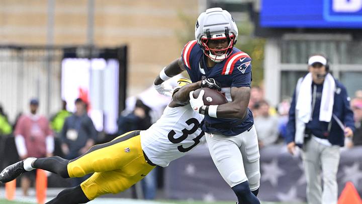Sep 20, 2026; Foxborough, Massachusetts, USA; New England Patriots wide receiver Romeo Doubs (87) runs after a catch against Pittsburgh Steelers cornerback Jamel Dean (35) in the first half at Gillette Stadium. Mandatory Credit: Eric Canha-Imagn Images Sep 20, 2026; Foxborough, Massachusetts, USA; New England Patriots wide receiver Romeo Doubs (87) runs after a catch against Pittsburgh Steelers cornerback Jamel Dean (35) in the first half at Gillette Stadium. Mandatory Credit: Eric Canha-Imagn Images